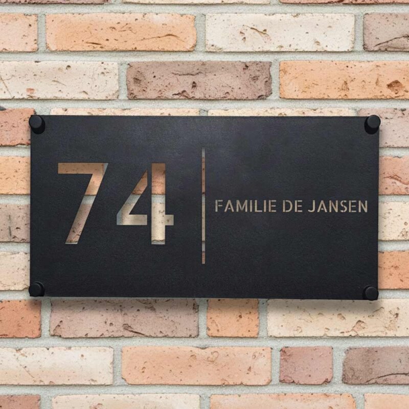 Gepersonaliseerd RVS naambordje voordeur met zwarte poedercoating