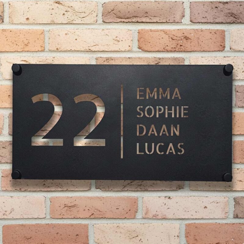 Gepersonaliseerd RVS naambordje voordeur met zwarte poedercoating