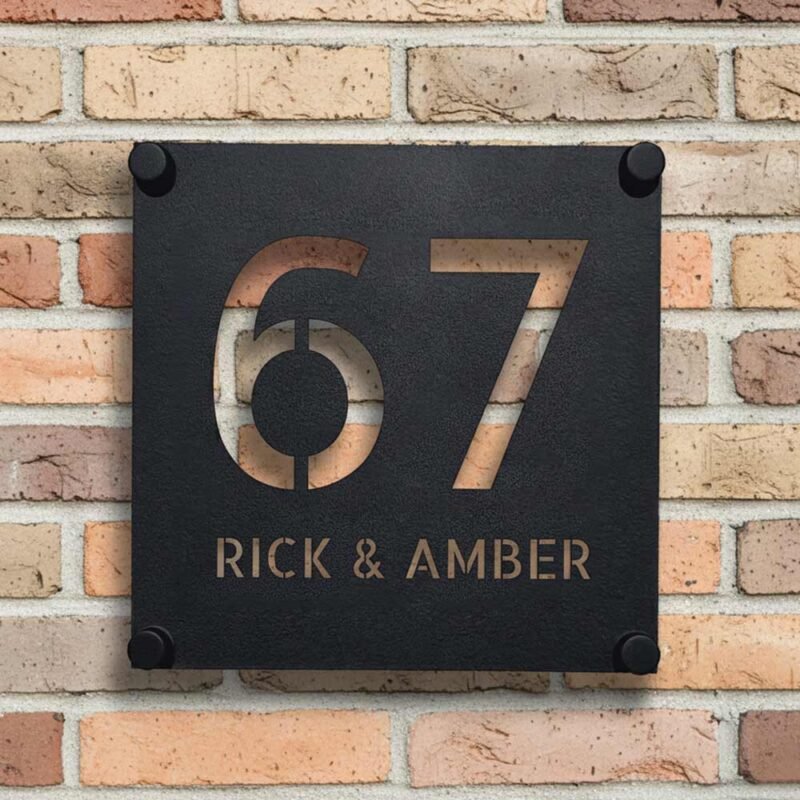 Gepersonaliseerd RVS naambordje voordeur met zwarte poedercoating